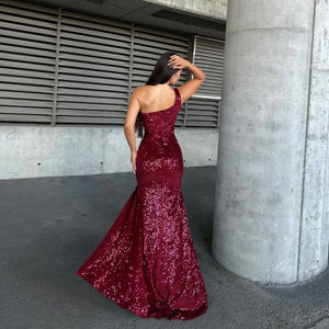 Kırmızı pullu tek omuz yırtmaçlı abiye elbise - WoolnClyde