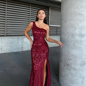 Kırmızı pullu tek omuz yırtmaçlı abiye elbise - WoolnClyde