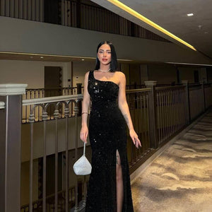 Siyah pullu tek omuz yırtmaçlı abiye elbise - WoolnClyde