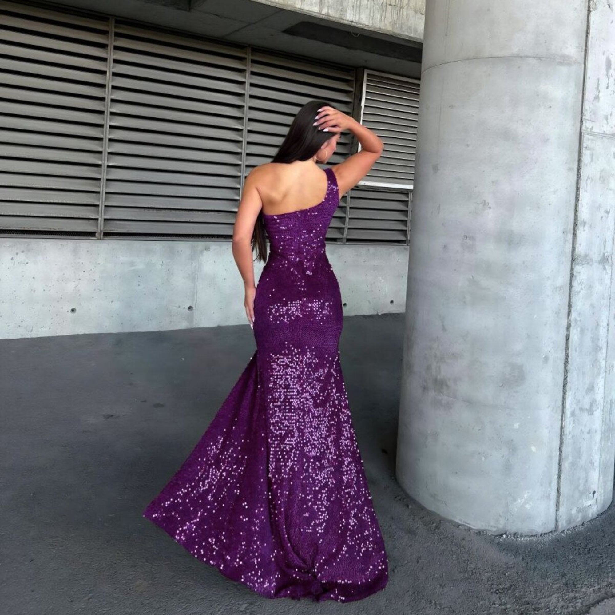 Mor pullu tek omuz yırtmaçlı abiye elbise - WoolnClyde